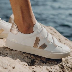 VEJA RECIFE CHROMEFREE LEATHER WHITE PLATINE SIZE 10